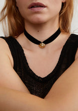 Load image into Gallery viewer, Rose Choker